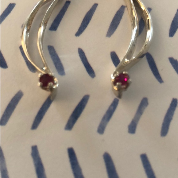 Custom made ruby and sterling silver earrings - Picture 3 of 3